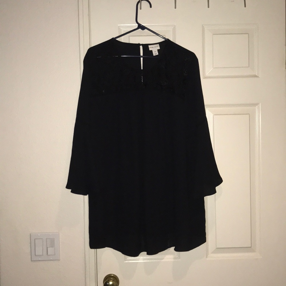 Ava & Viv Black Bell Sleeve Blouse 2x Plus